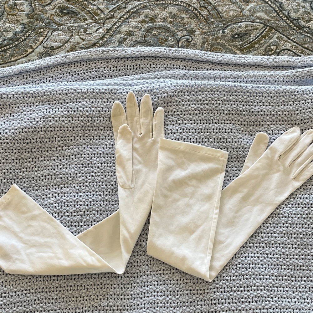 Elegant White Long Gloves *NOTE One Size